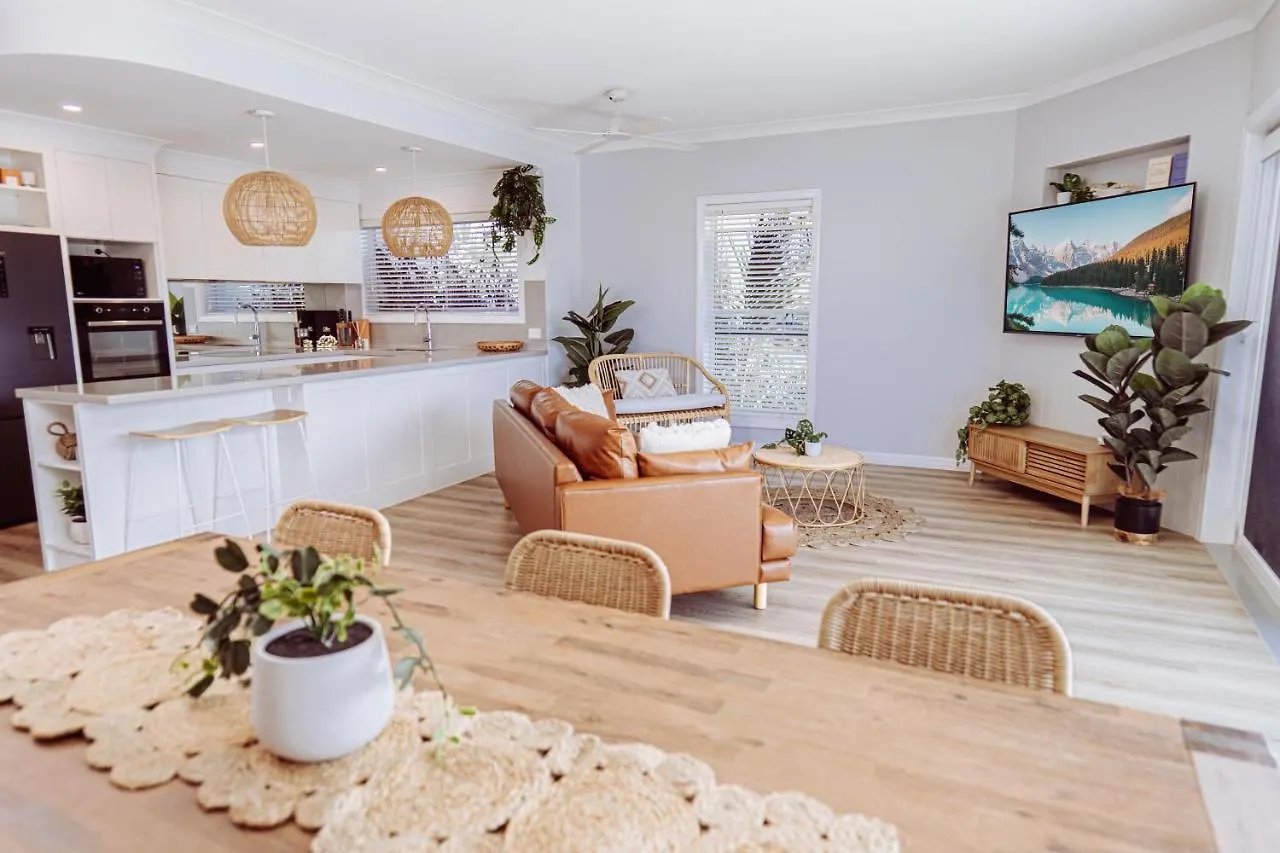 Luxury Canal Paradise, 3 Bed Apartment In Broadbeach Waters Gold Coast 0*,  Australië