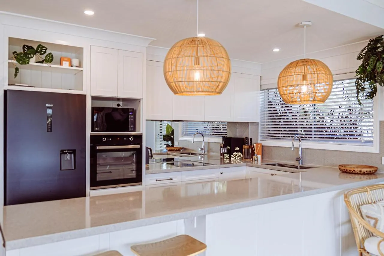 Luxury Canal Paradise, 3 Bed Apartment In Broadbeach Waters Gold Coast Vakantiehuis