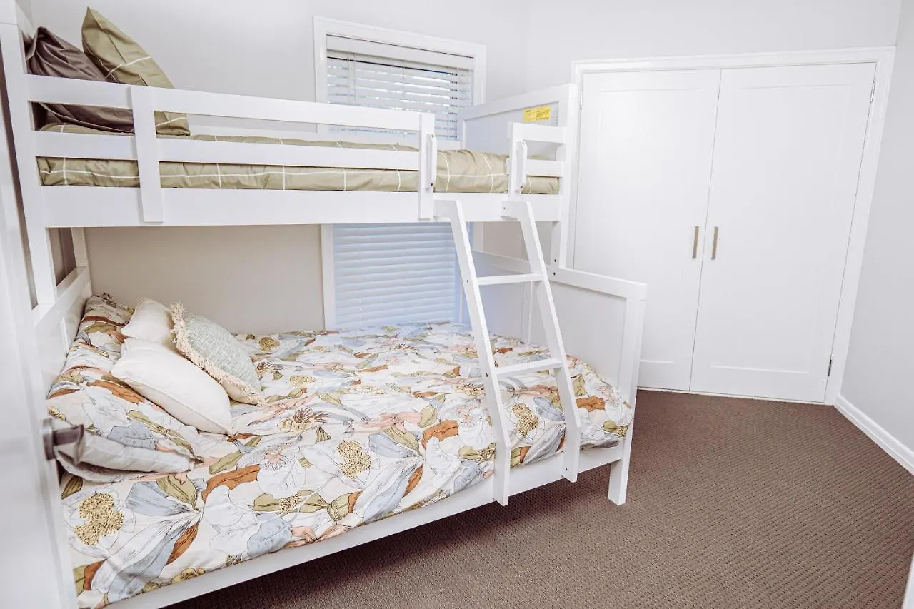 Luxury Canal Paradise, 3 Bed Apartment In Broadbeach Waters Gold Coast 0*,  Australië